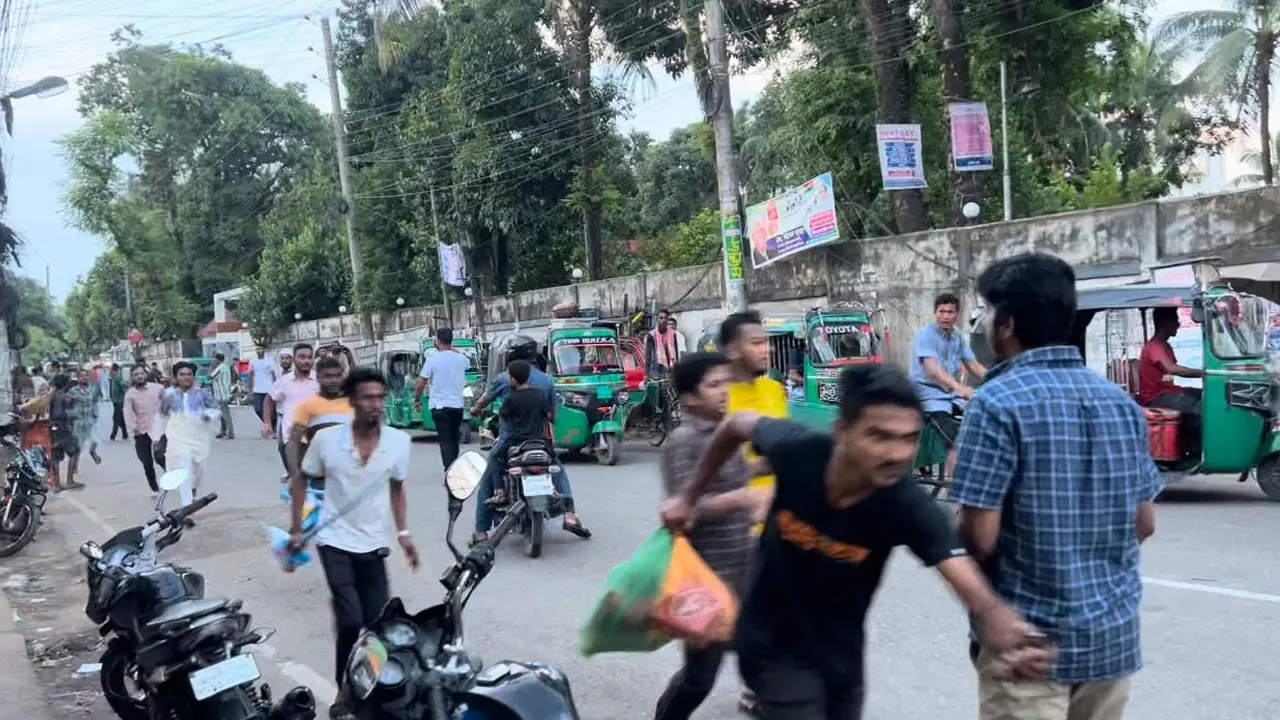 মৌলভীবাজারে আন্দোলনকারী শিক্ষার্থীদের ওপর হামলা
