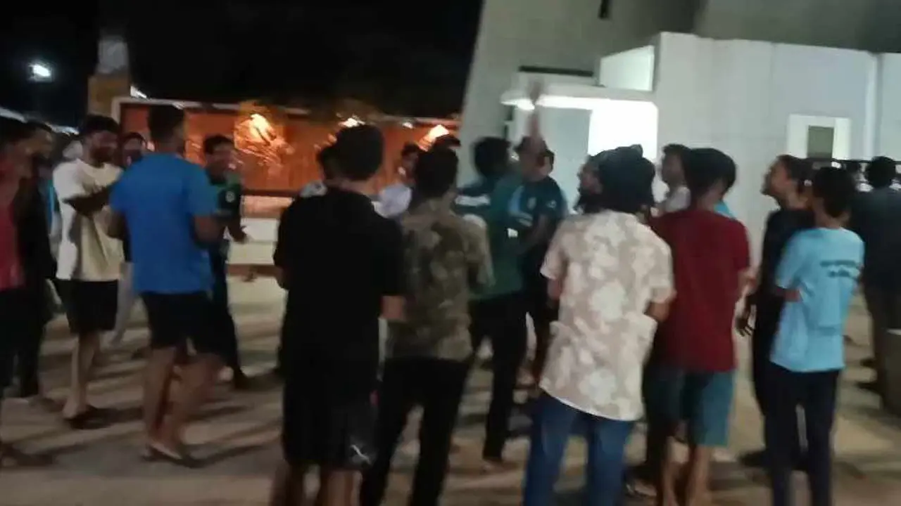 মধ্যরাতে স্লোগানে উত্তাল কুমিল্লা বিশ্ববিদ্যালয়