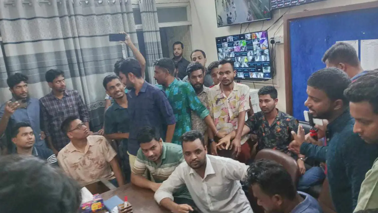 চবিতে আন্দোলনকারী শিক্ষার্থীর ছাত্রত্ব বাতিলের দাবি ছাত্রলীগের