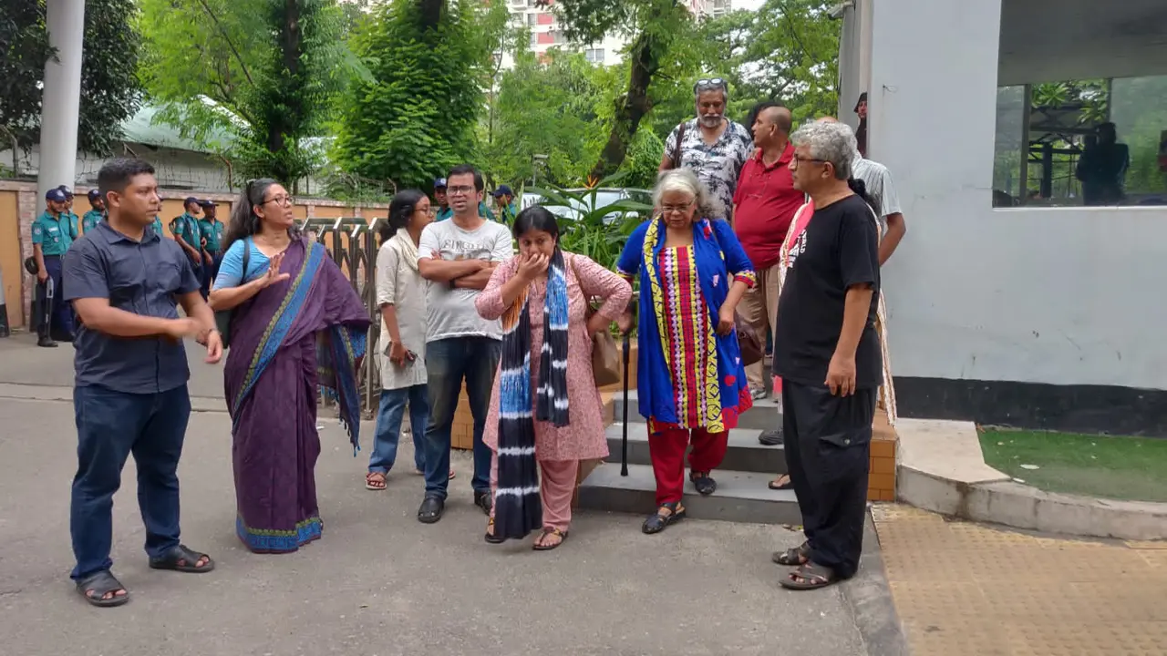 ডিবি অফিসে গিয়ে তিন সমন্বয়কের দেখা পেলেন না শিক্ষকরা