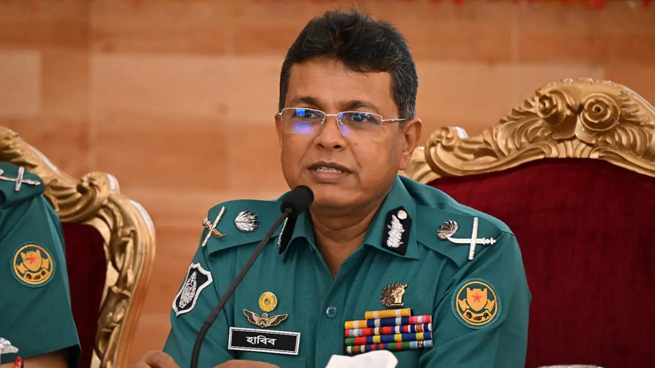 ঢাকায় চুরি প্রতিরোধে কর্মকর্তাদের ডিএমপি কমিশনারের নির্দেশ
