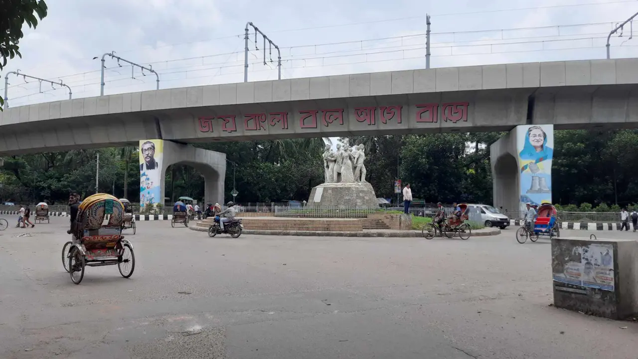 পাল্টাপাল্টি সমাবেশের ডাক ঢাবিতে, থমথমে ক্যাম্পাস
