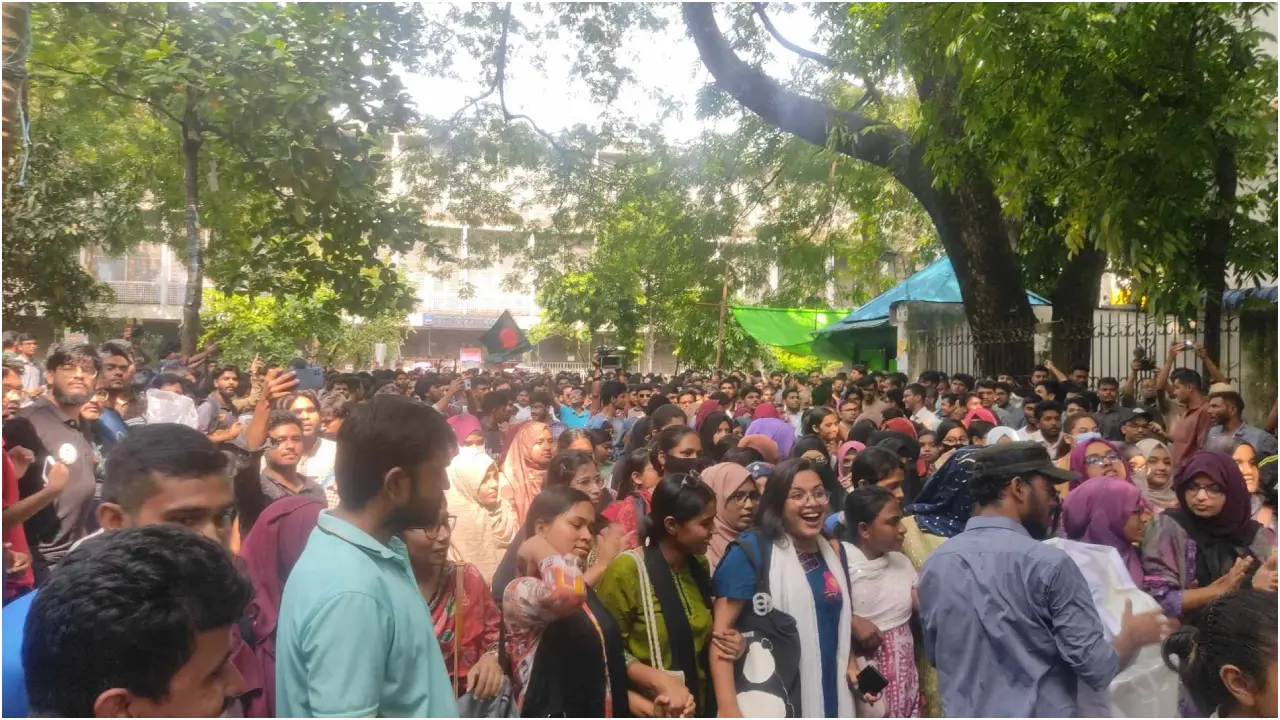 কোটা বাতিলের দাবিতে ফের জড়ো হচ্ছেন ঢাবির শিক্ষার্থীরা