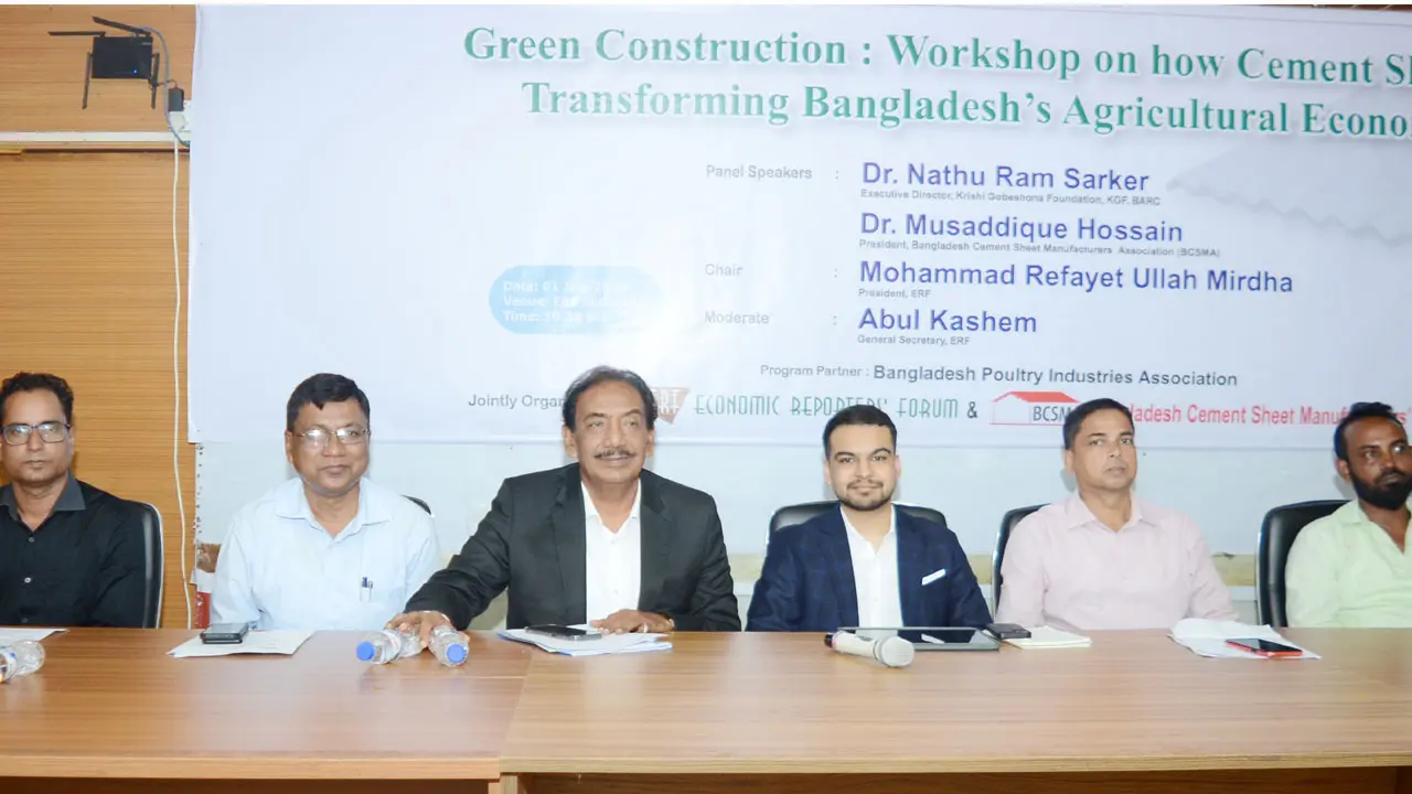 খামারের হাঁস-মুরগি ও গরু-ছাগলের হিট স্ট্রোক কমায় সিমেন্ট শিট