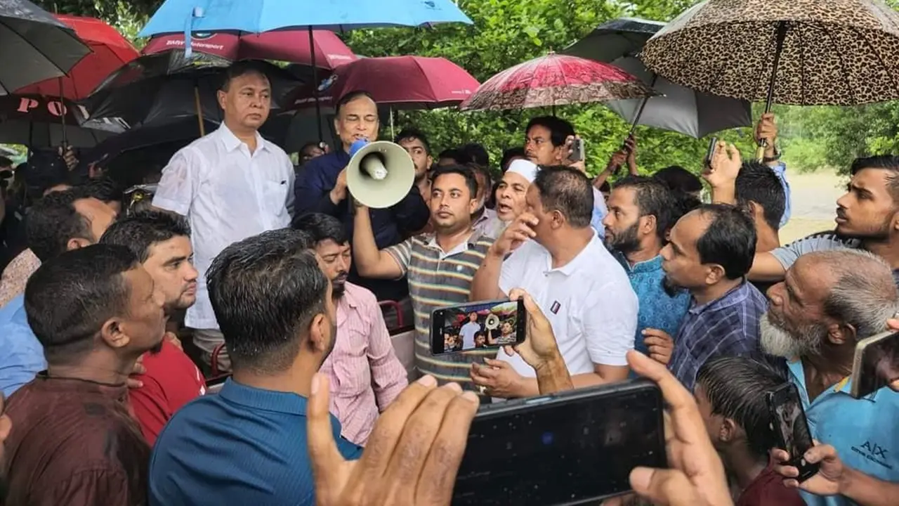 আগামী বর্ষার আগেই বন্যা নিয়ন্ত্রণ বাঁধ নির্মাণের আশ্বাস 