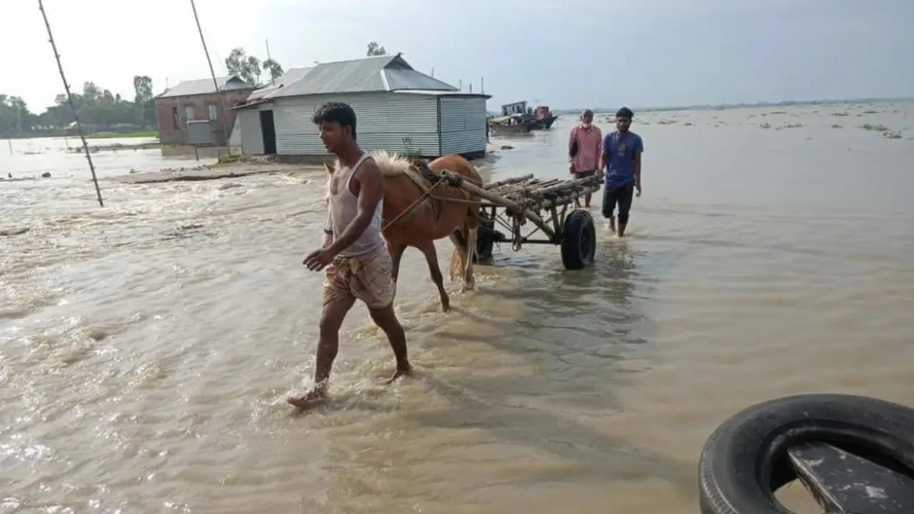 বিপৎসীমার ওপরে ব্রহ্মপুত্র ও ঘাঘট, প্লাবিত হচ্ছে নিম্নাঞ্চল
