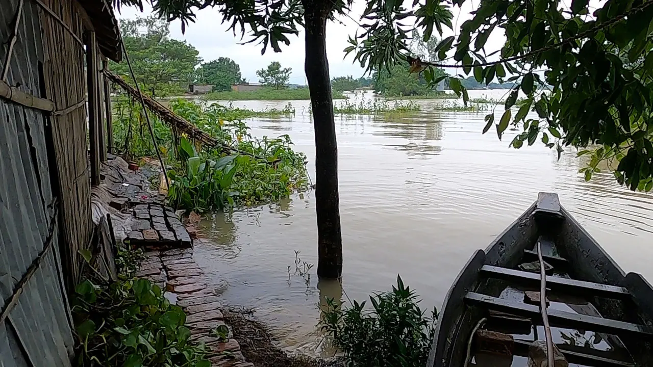 বন্যার পানিতে ডুবে স্কুলছাত্রীর মৃত্যু