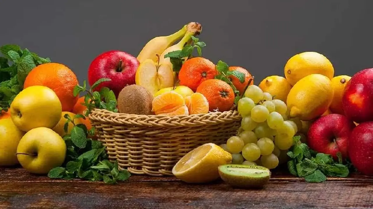 ফল তো সবাই খাই, কিন্তু কোন ফলে পোকা হয় না?