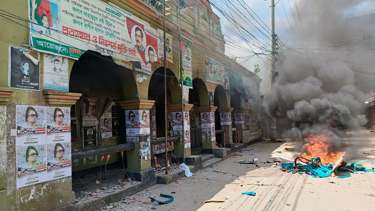 গাইবান্ধায় বিএনপির অফিসে ভাঙচুর-অগ্নিসংযোগ