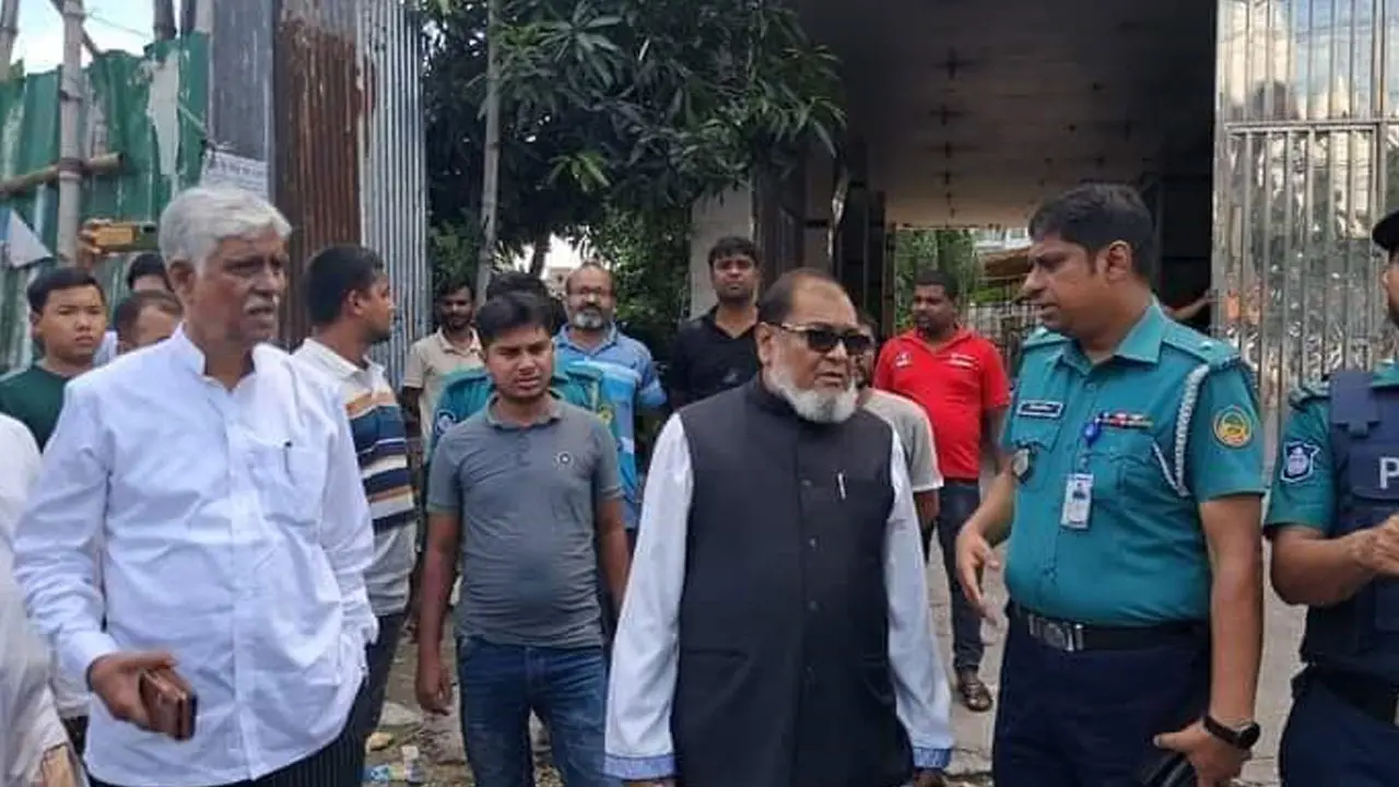 ব্যক্তিগত বাড়িঘরে আক্রমণ নজিরবিহীন : মোজাম্মেল হক