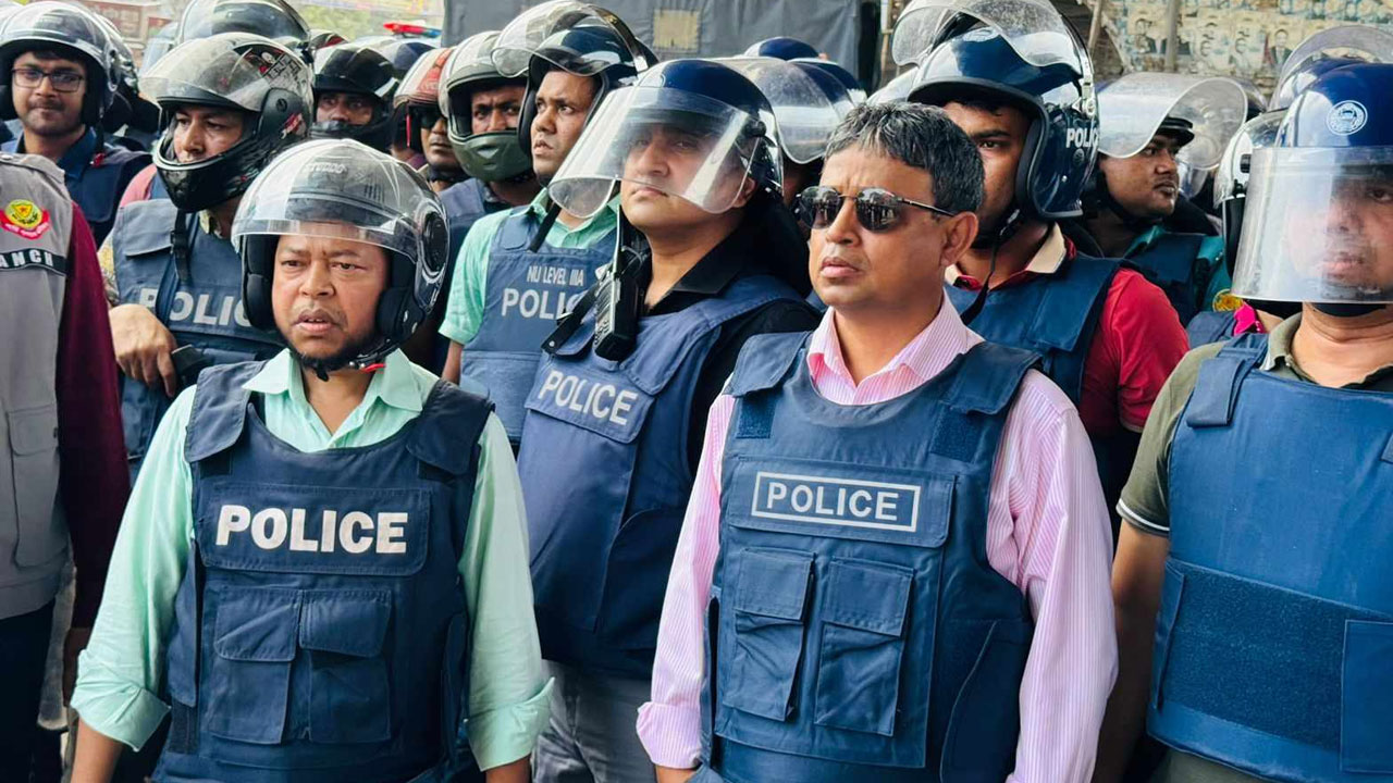 ধৈর্যের পরীক্ষা দিচ্ছি, এটা দুর্বলতা নয় : ডিবিপ্রধান হারুন