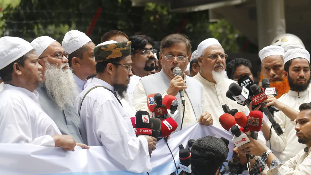 শিক্ষার্থীদের ধৈর্য না ধরার সুযোগে বিএনপি-জামায়াত তাণ্ডব চালায়