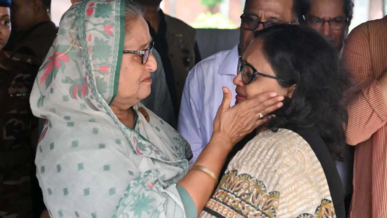 বিটিভি ভবনে ধ্বংসযজ্ঞ দেখে অশ্রুসিক্ত প্রধানমন্ত্রী