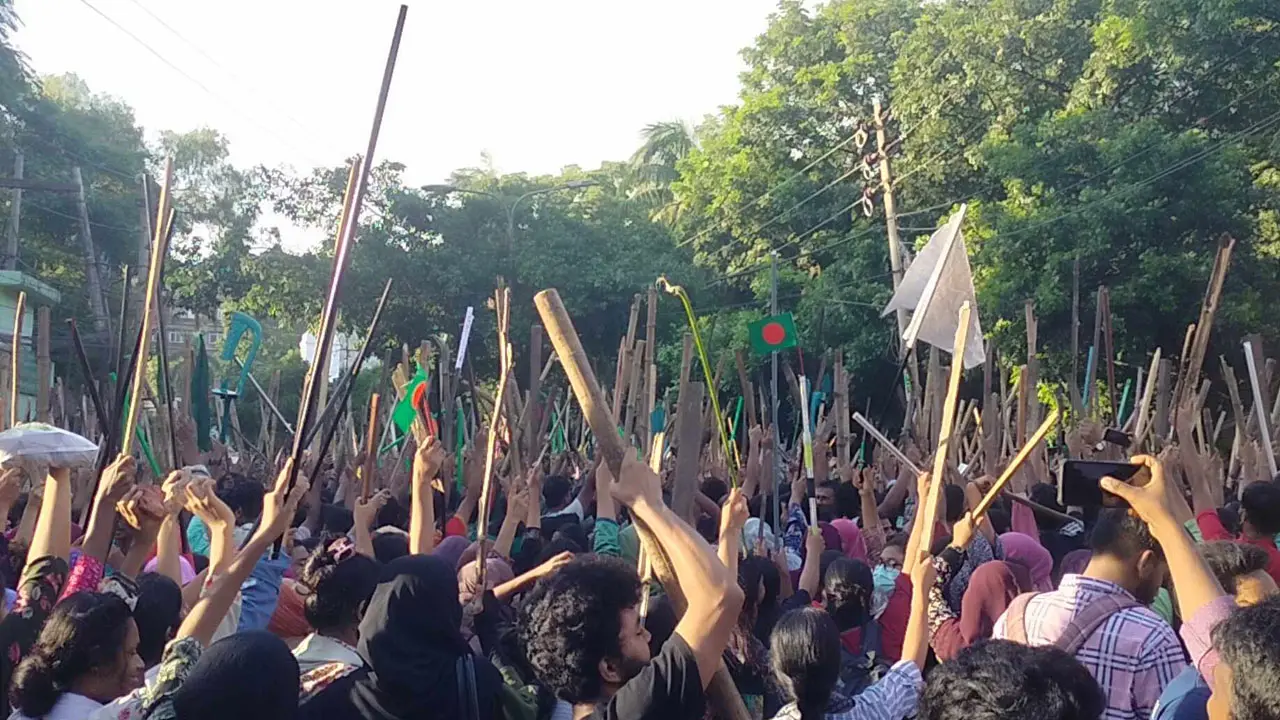 চার শিক্ষার্থী গুলিবিদ্ধ, উত্তাল জগন্নাথ বিশ্ববিদ্যালয় এলাকা