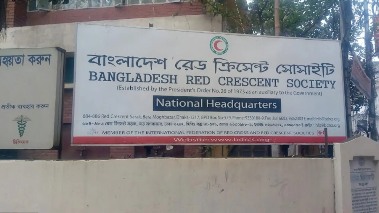 রেড ক্রিসেন্টে নিয়োগ, কাজ সদর দপ্তরে 
