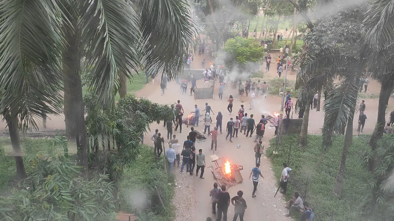 জাবিতে রাবার বুলেটে আহত ৩০