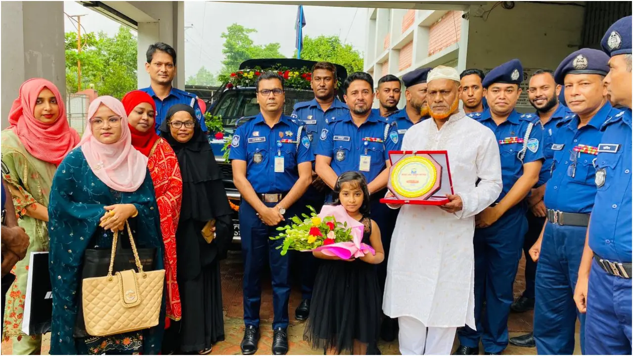 বর্ণাঢ্য আয়োজনে বিদায়, অঝোরে কাঁদলেন এএসআই আবুল কাশেম
