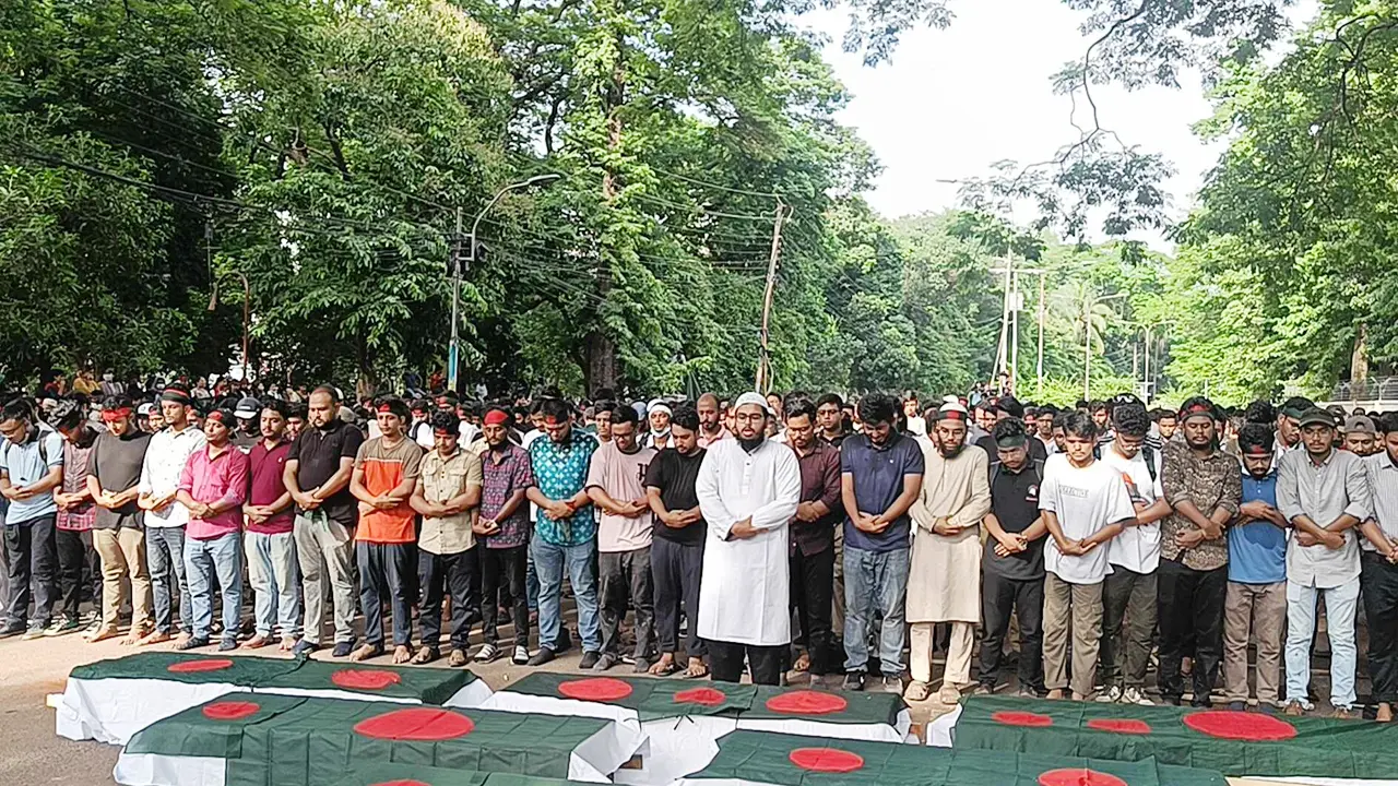কফিন ধরে আন্দোলন চালিয়ে যাওয়ার শপথ শিক্ষার্থীদের 
