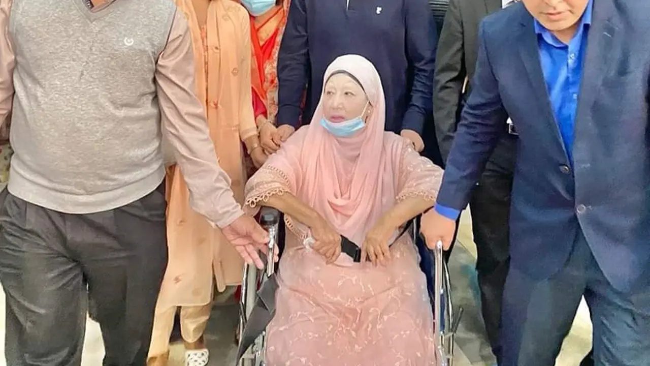 খালেদা জিয়ার শারীরিক অবস্থার উন্নতি নেই : ব্যক্তিগত চিকিৎসক