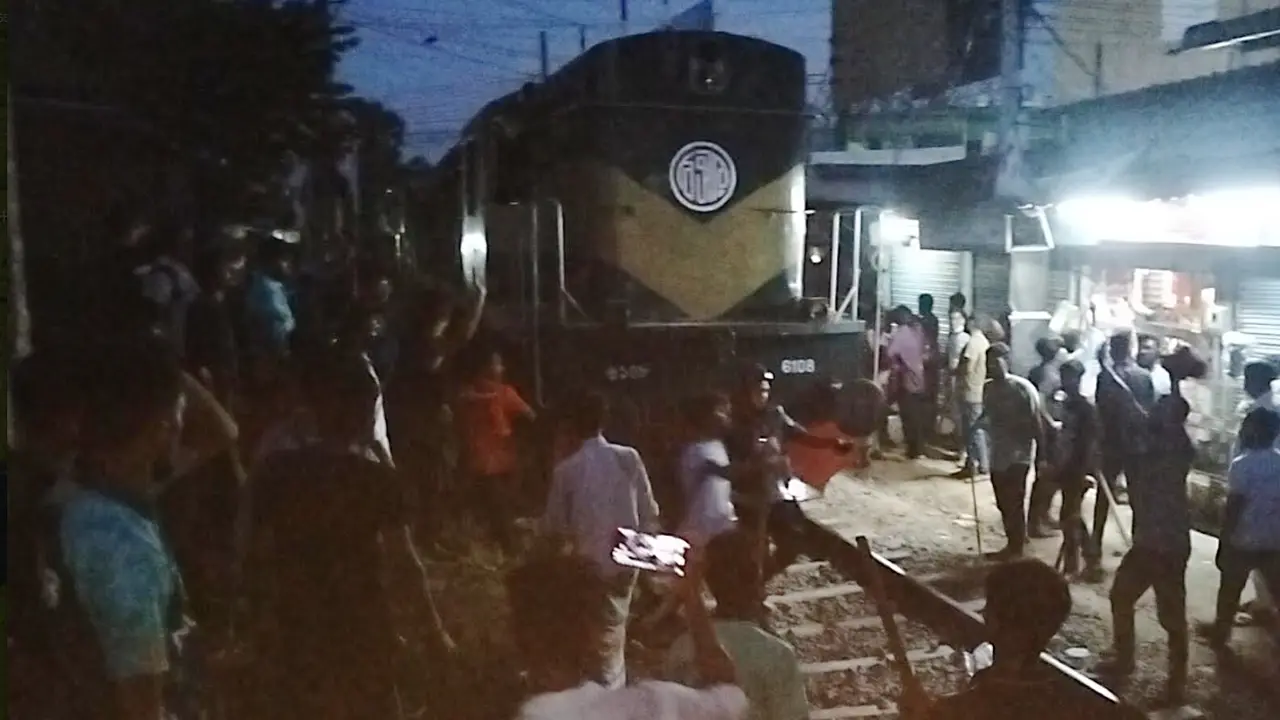 কোটা আন্দোলনে রণক্ষেত্র কুষ্টিয়া শহর, ট্রেনে হামলা