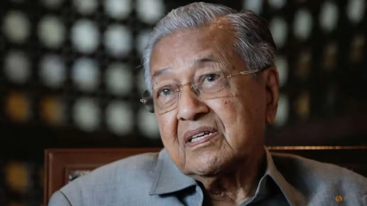 হচ্ছে একটানা কাশি, হাসপাতালে ভর্তি ৯৯ বছর বয়সী মাহাথির