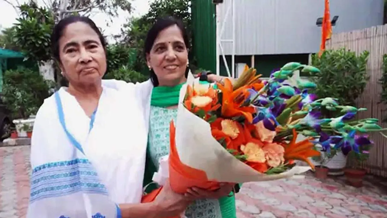 কেজরিওয়ালের পরিবারের পাশে দাঁড়ালেন মমতা
