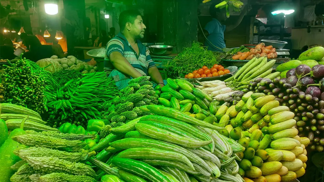 বাজারে সবজি সরবরাহে সংকট, দাম বেড়ে দ্বিগুণ