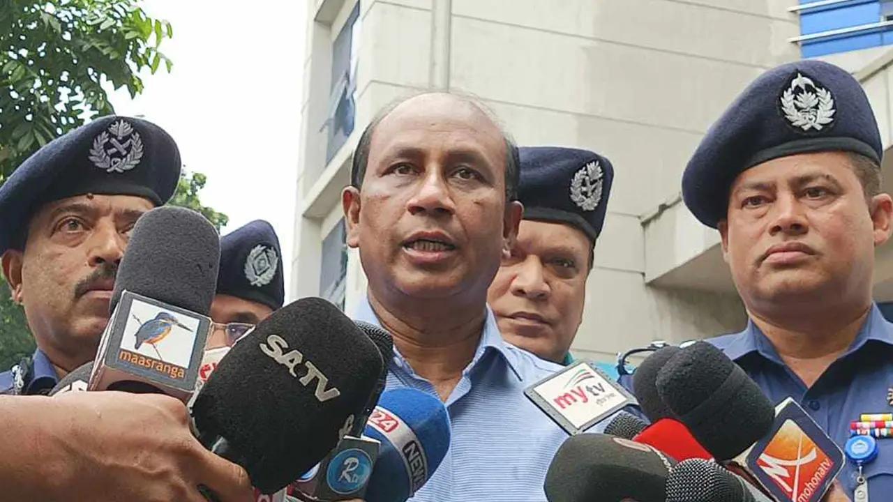 আমরা সাংবাদিকদের অনুরোধ জানিয়েছি, অর্ডার করিনি : এসবি প্রধান