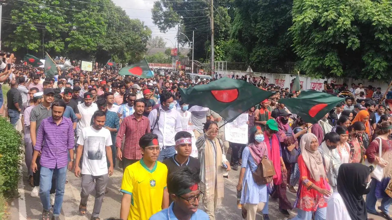 ঢাবিতে দ্বিতীয় দিনের মতো বিক্ষোভ শুরু