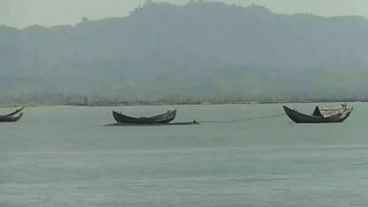 নাফ নদীতে মাছ ধরতে গিয়ে বোমা হামলায় এক রোহিঙ্গা নিহত