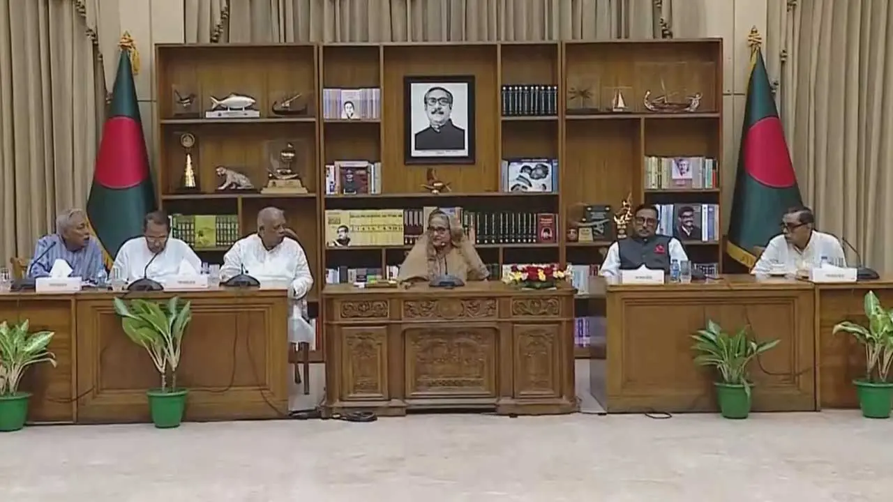 ১৪ দলের সঙ্গে বৈঠকে প্রধানমন্ত্রী