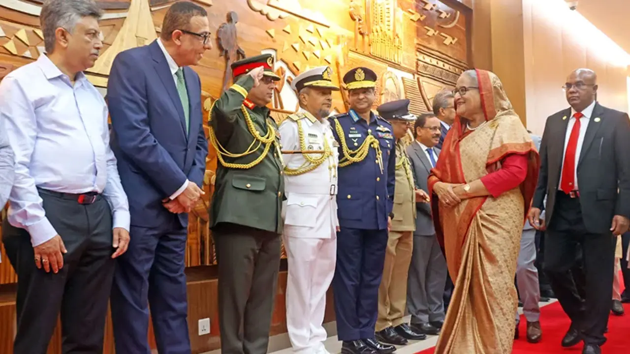 বেইজিংয়ের উদ্দেশে ঢাকা ছাড়লেন প্রধানমন্ত্রী