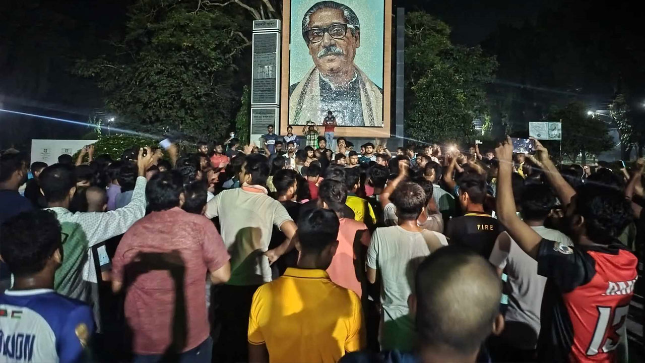 ইবিতে শিক্ষার্থীদের বিক্ষোভ মিছিল