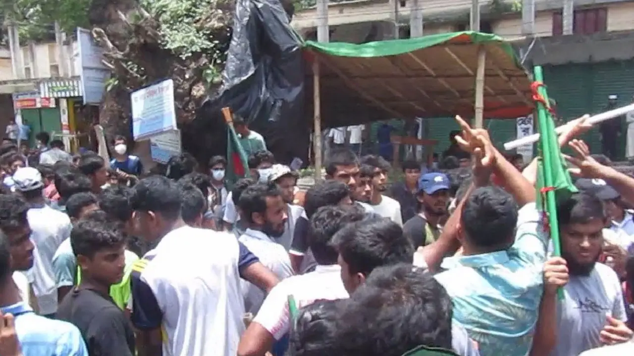 কোটা সংস্কারের দাবিতে ঝিনাইদহে বিক্ষোভ মিছিল ও গায়েবানা জানাজা