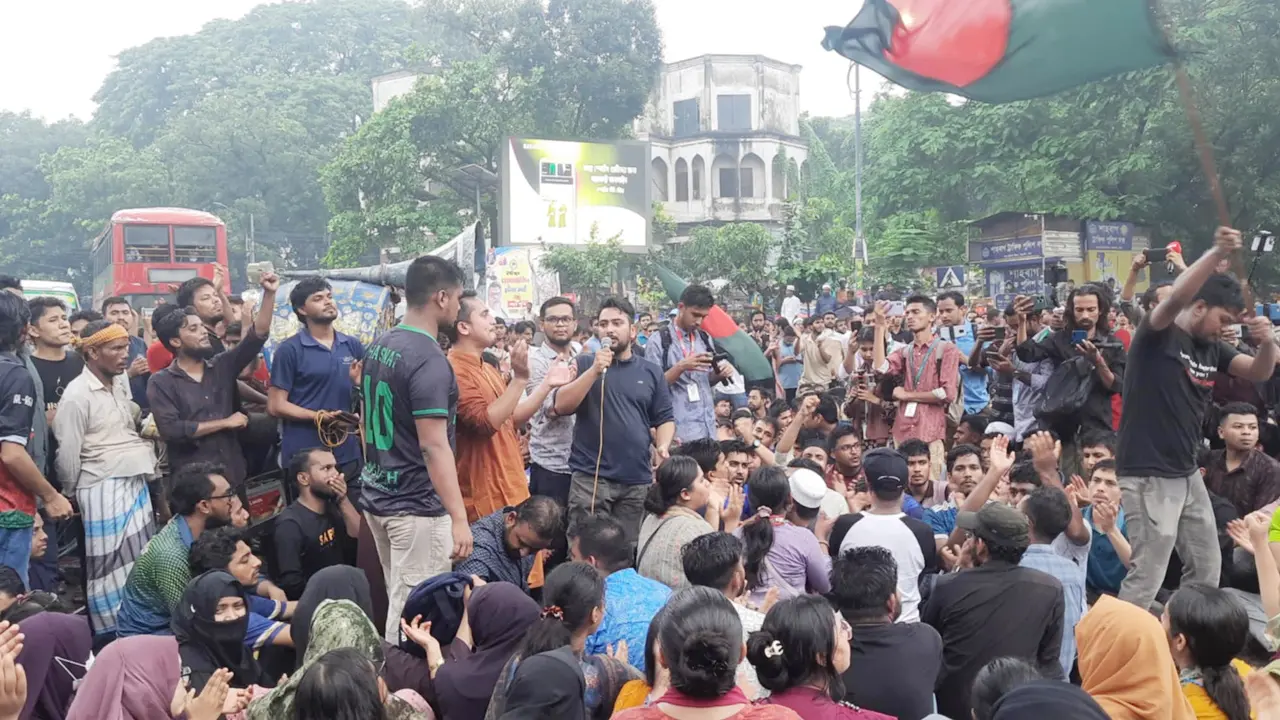 কোটা বাতিলের দাবিতে শাহবাগে ঢাবি শিক্ষার্থীদের অবস্থান