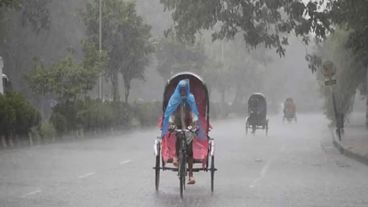 ৩১ জেলায় ভারী বৃষ্টির আভাস, কমবে দিন ও রাতের তাপমাত্রা
