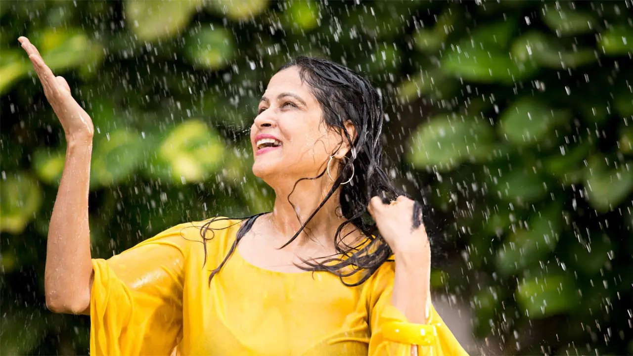 বৃষ্টিতে ভিজলে যে কাজগুলো দ্রুত করবেন