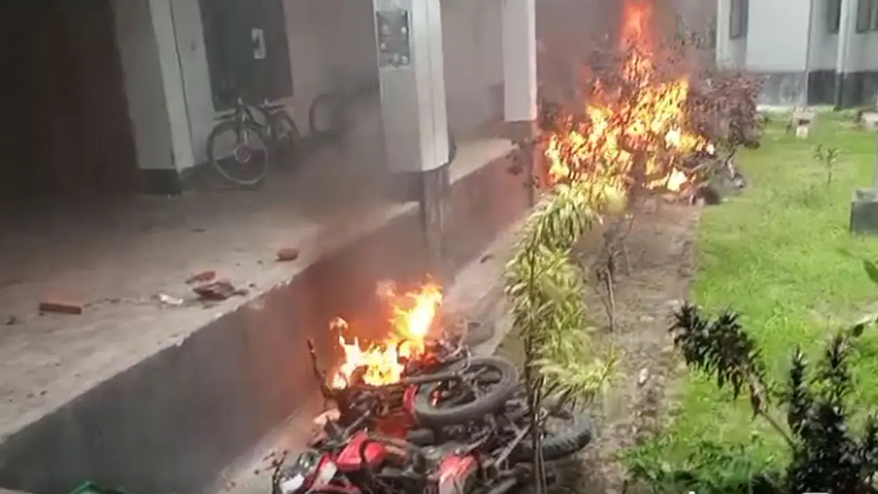 রাবিতে হলে ঢুকে মোটরসাইকেলে আগুন, ব্যাপক ভাঙচুর