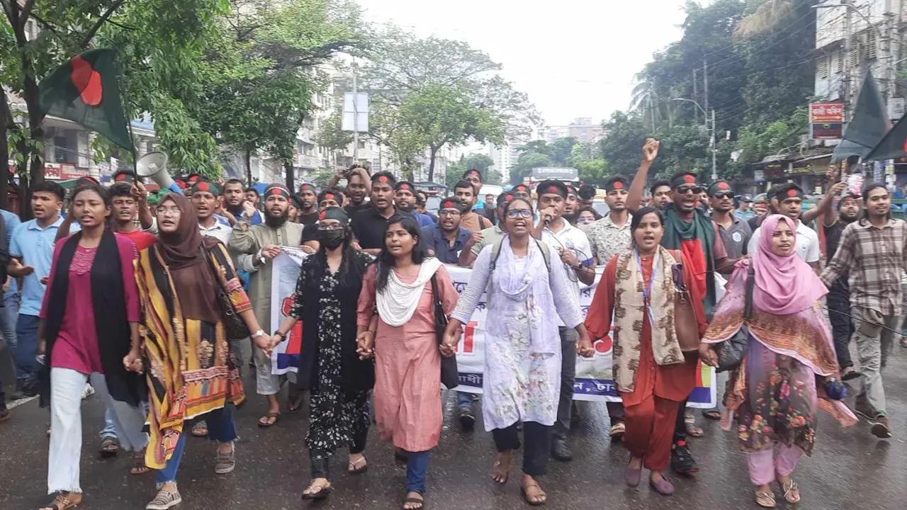 সায়েন্সল্যাব ছেড়ে ঢাবির দিকে আন্দোলনকারীরা 