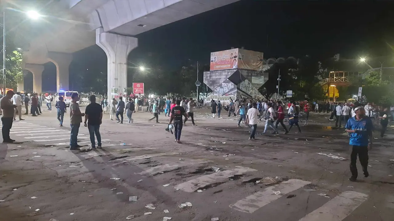 ৪ ঘণ্টা পর শাহবাগ ছাড়লেন শিক্ষার্থীরা, যান চলাচল শুরু