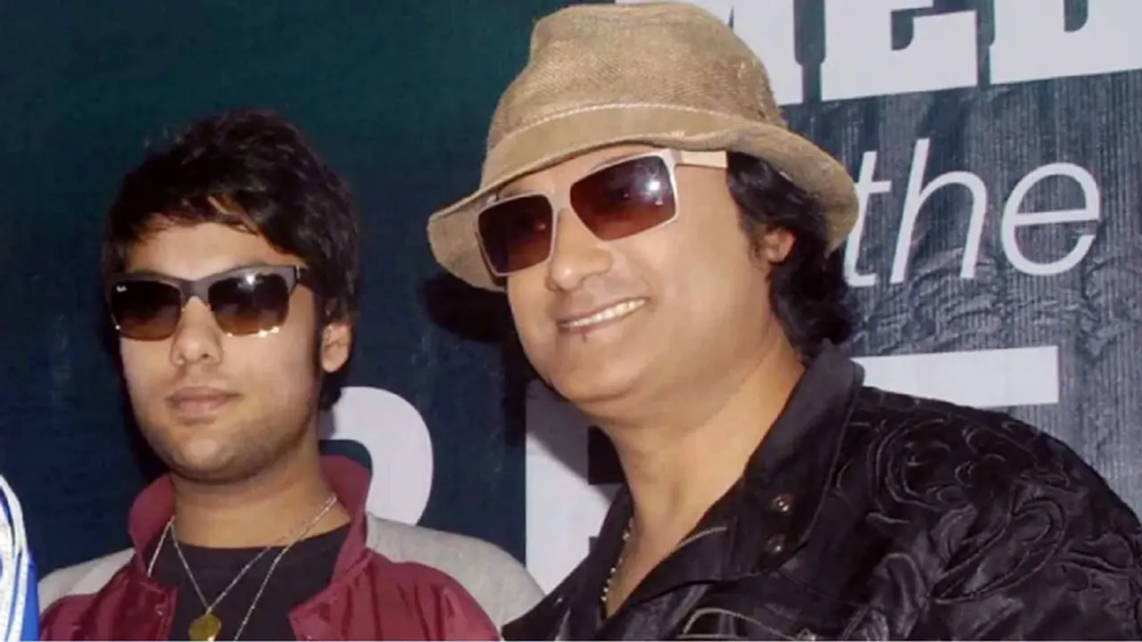 বাবার মৃত্যুতে ভেঙে পড়েছেন শাফিনের ছেলে