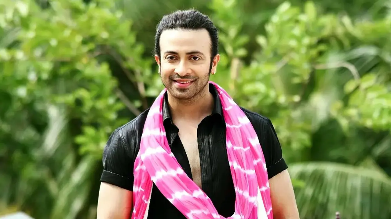 শাকিবের শেষ ৩ সিনেমায় আয় ছাড়াল শত কোটি