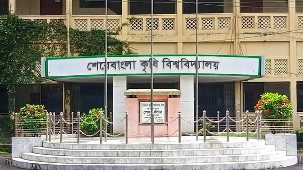 শেকৃবি বন্ধ ঘোষণা, বিকেল ৫টার মধ্যে হলত্যাগের নির্দেশ
