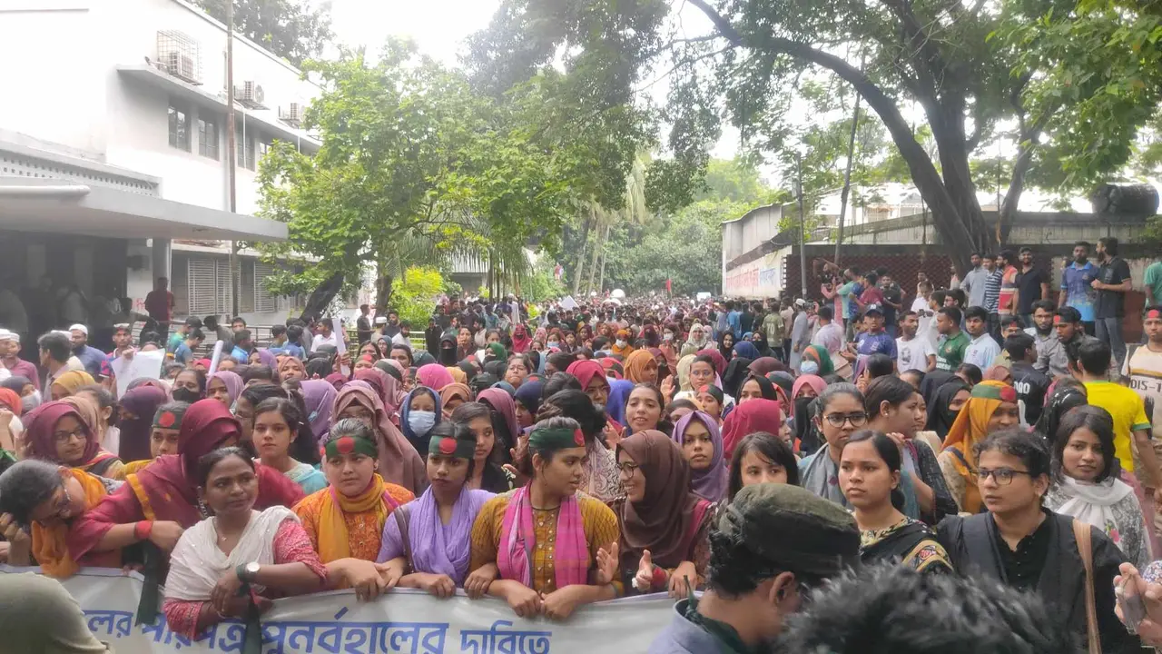 চতুর্থদিনের মতো আন্দোলনে কোটাবিরোধীরা