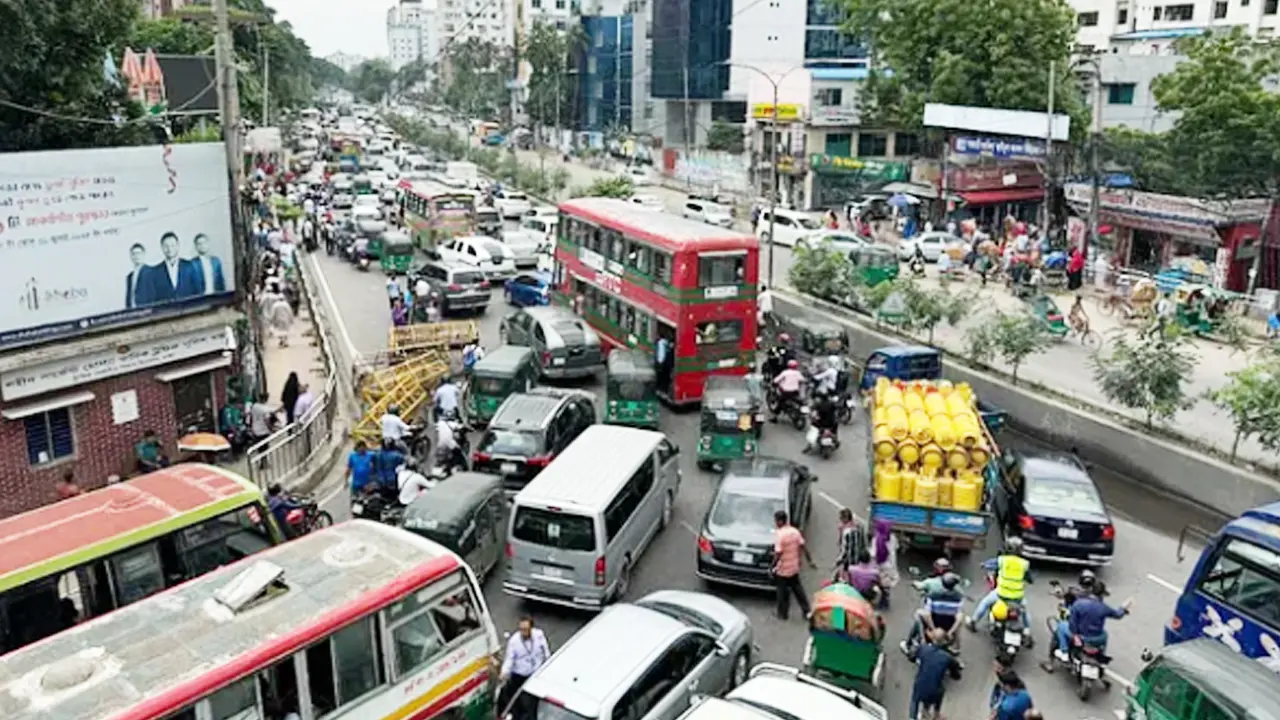 কারফিউ শিথিল হতেই ঢাকার রাস্তায় ব্যাপক যানজট