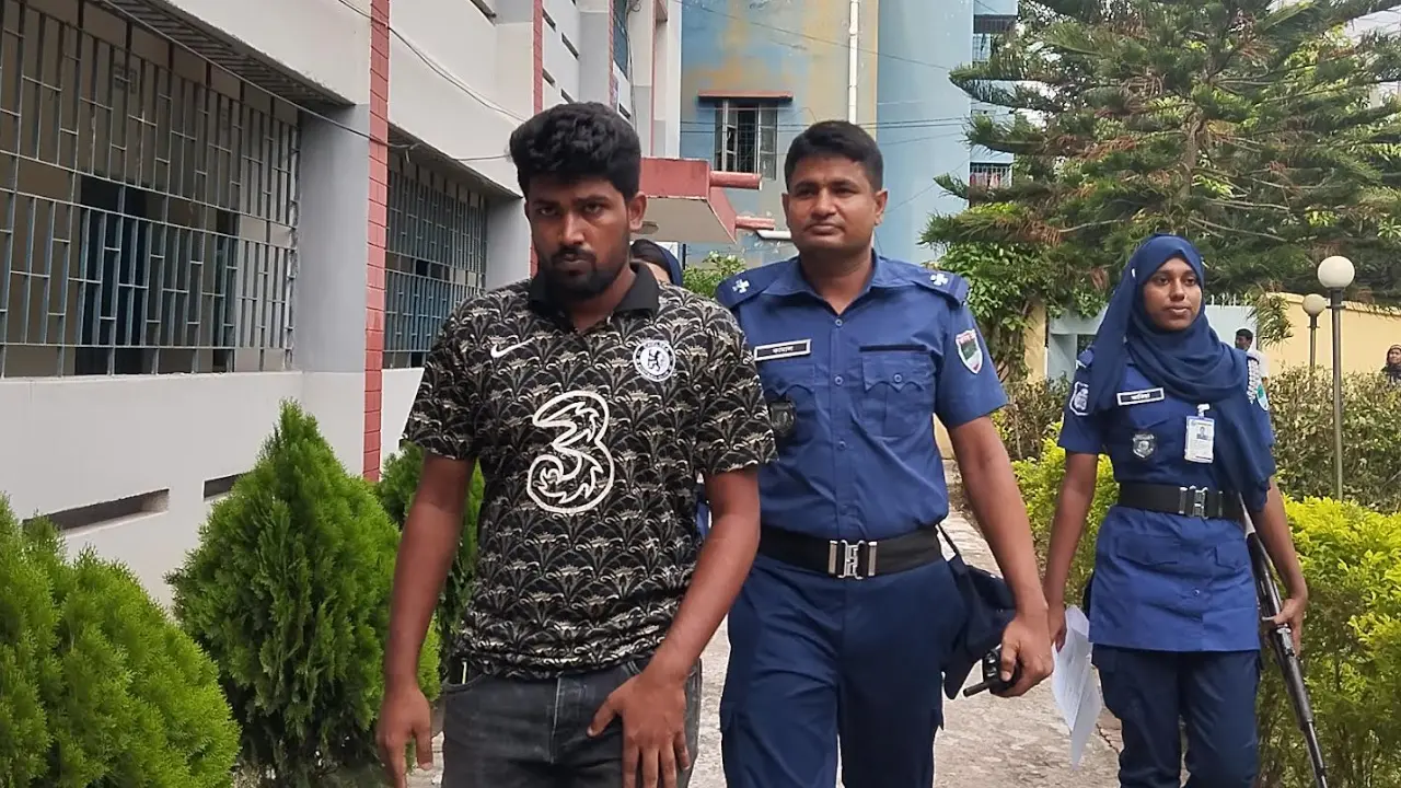 ছাত্রলীগ নেতার পরীক্ষায় প্রক্সি দিতে এসে কাউন্সিলর পুত্র আটক