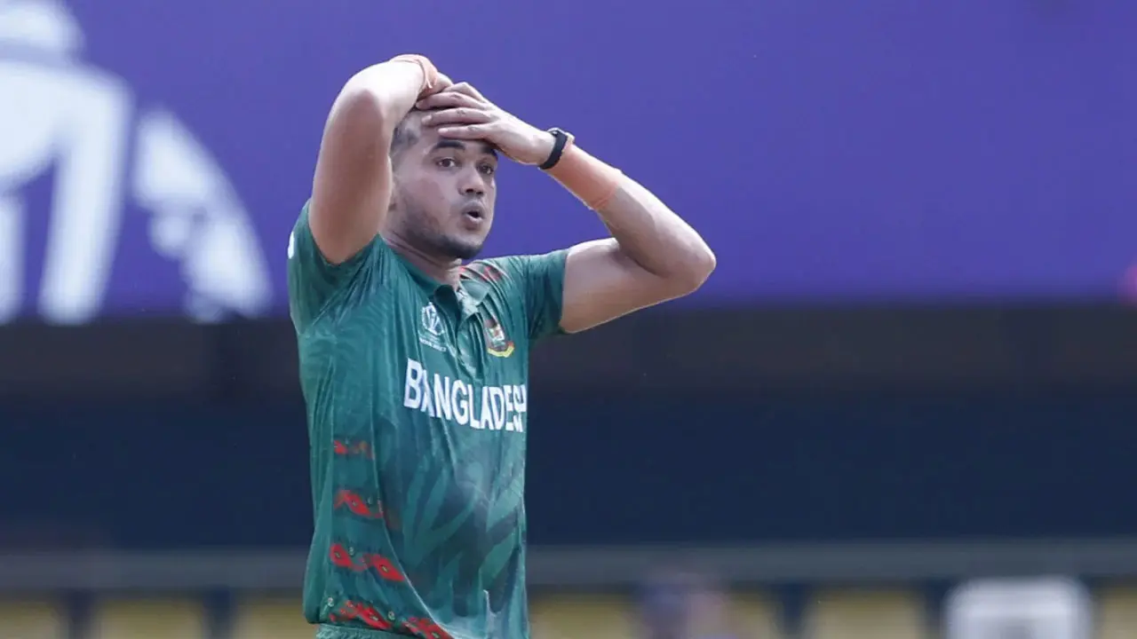 ঘুম না ভাঙায় তাসকিনকে রেখেই চলে যায় টিম বাস