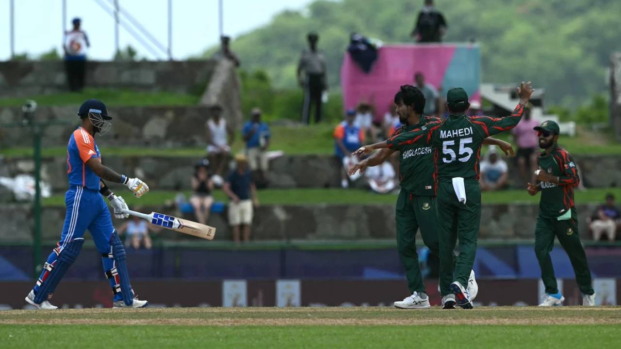 একই ওভারে কোহলি-সূর্যকে ফেরালেন তানজিম সাকিব
