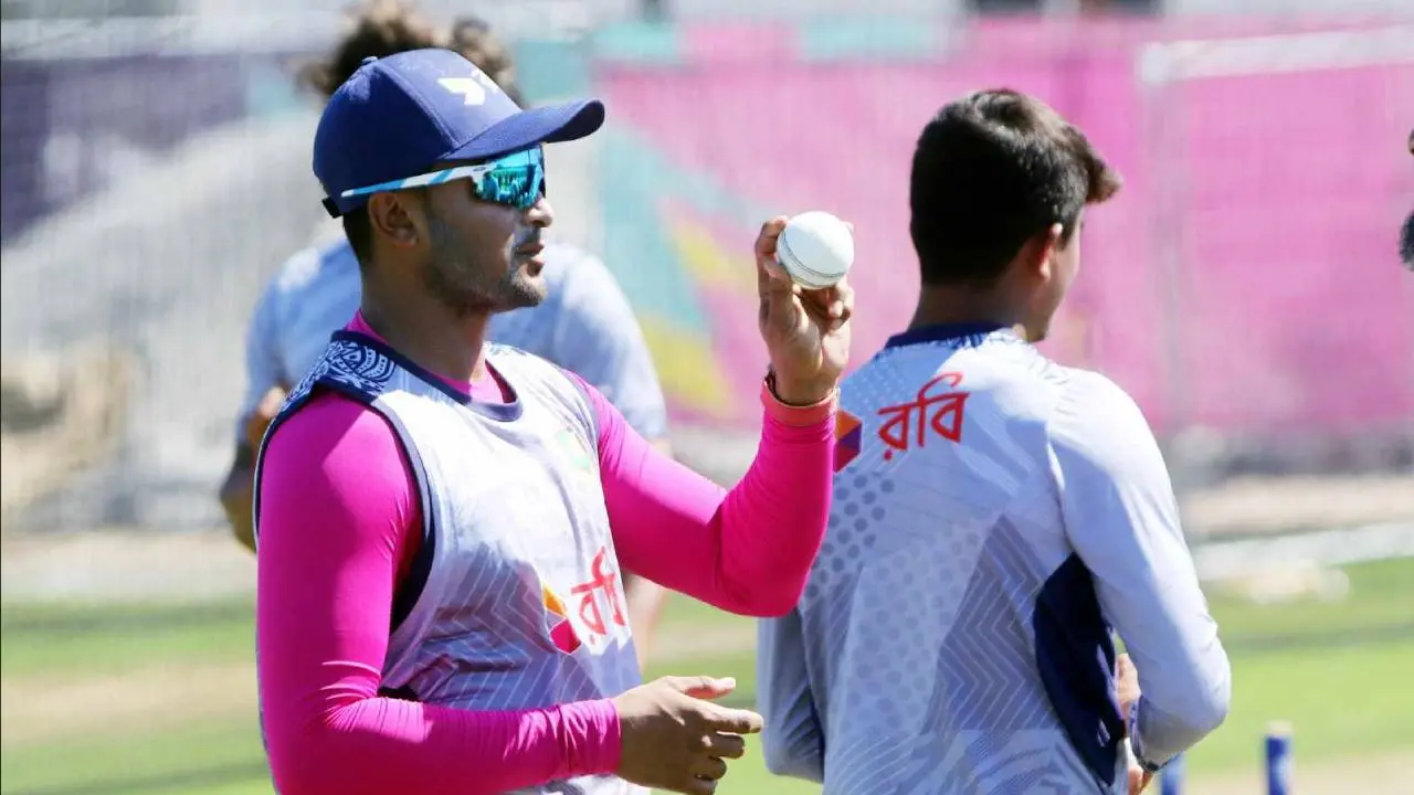 ‘মায়ের দোয়া টিম’ বলে মজা করলেন সাকিব