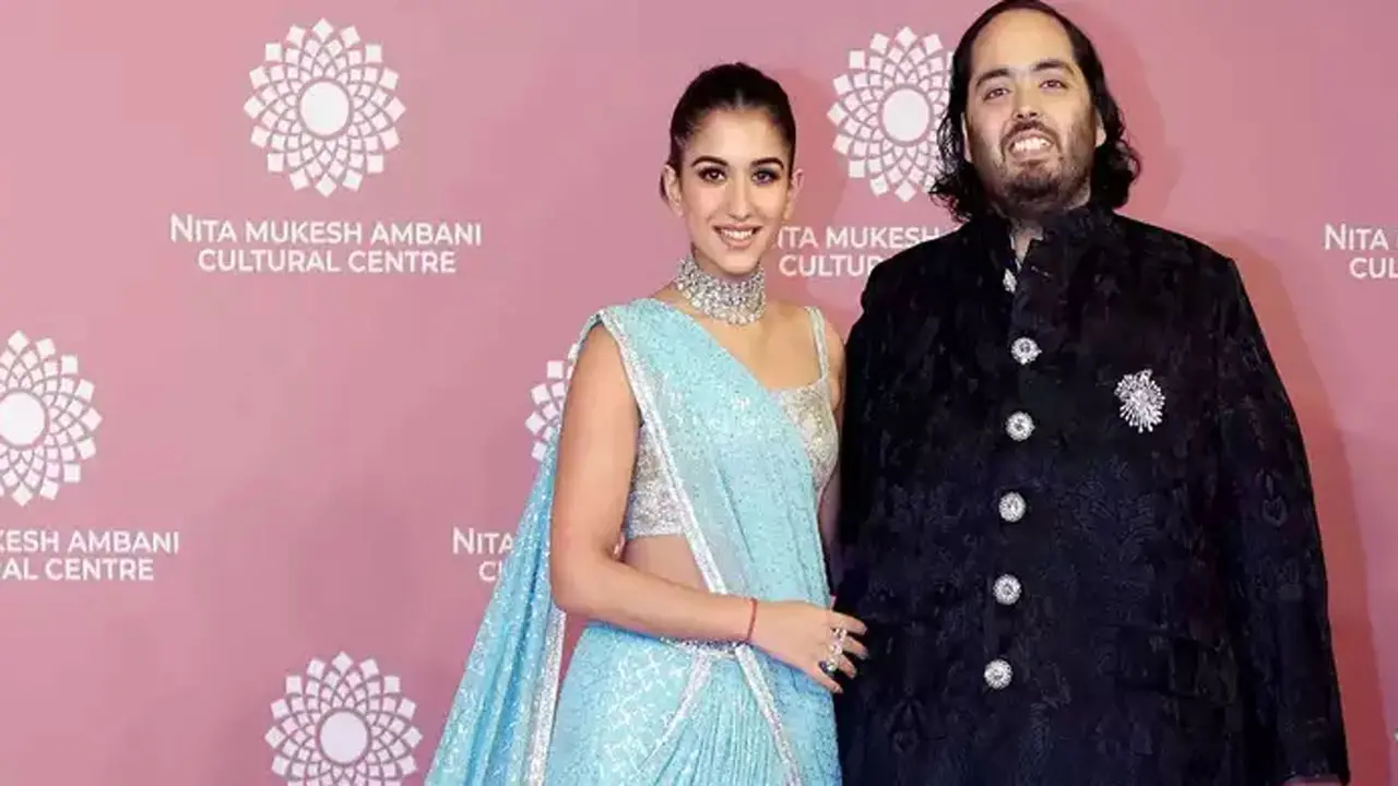 বিয়ের আমন্ত্রণে আম্বানিদের দেওয়া উপহার বক্সে যা থাকছে